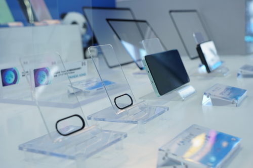 向新而行 以質(zhì)致遠(yuǎn) 既軟又硬，綿陽這家公司生產(chǎn)的“神奇玻璃”被廣泛運(yùn)用于手機(jī)硬件研發(fā)